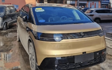 В сети появились живые фото Zeekr Mix