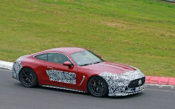 В сети появились фото нового Mercedes-AMG GT почти без камуфляжа