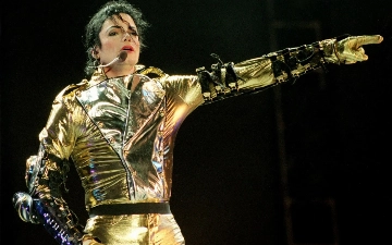 Премьера фильма о Майкле Джексоне перенесена на весну 2026 года