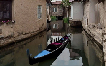 ИИ создал фото, на которых в Старом городе Ташкента запустили гондолы  