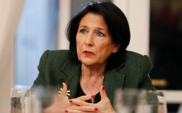 Президент Грузии требует запретить закон об иноагентах