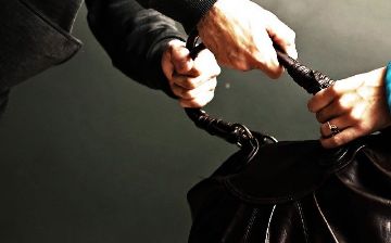 В Фергане двое молодых парней покушались на женщину