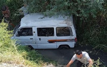 Купаться разрешается: в Андижанской области «Дамас» упал в канаву