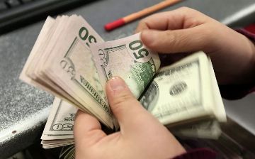 США запретили ввозить доллары в Россию