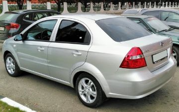 Блогер Хушнудбек предложил бесплатное затемнение задних стекол