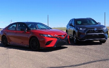 Toyota обновит RAV4 и Camry