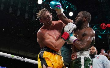 Мейвезер не сумел выиграть бой с любителем 