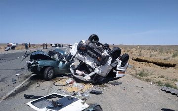 Под Нукусом произошло ДТП с участием трех автомобилей: шесть человек погибли