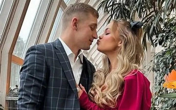 Саша Стоун намекнул Вале Карнавал, что готов к отцовству  