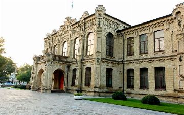 В Узбекистане Минкульт закупил музыкальные инструменты на сумму намного выше розничной цены