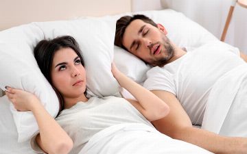 Названы самые эффективные способы для избавления от храпа