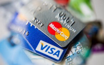 Visa и Mastercard объявили о приостановке деятельности в России