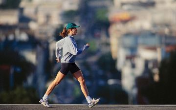 Назван самый простой способ привести мысли в порядок — это ходьба