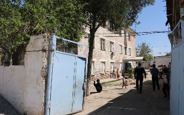 Зоир Мирзаев заявил, что средства на установку флага направят на ремонт общежития