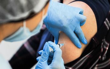 Стало известно, от чего нужно отказаться участникам испытаний российской вакцины от коронавируса