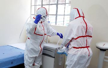 Врач в Джизаке пожаловался на отсутствие защитных масок и костюмов