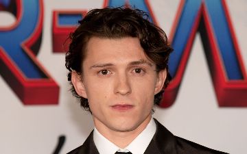 Том Холланд стал официальным лицом Prada