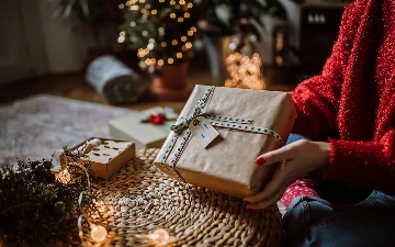 Что подарить подруге на Новый год в Ташкенте: варианты подарков, и где их приобрести