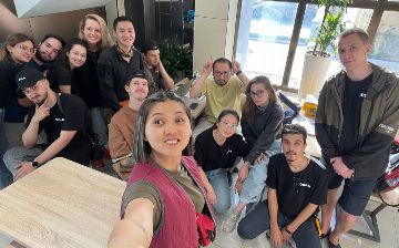 «Сначала ты ищешь 20 бухгалтеров на одну роль, а потом 70 батонов для второго плана в кадре» – отвечаем максимально коротко, что такое Production bootcamp от гибридной видео продакшн студии DBLA