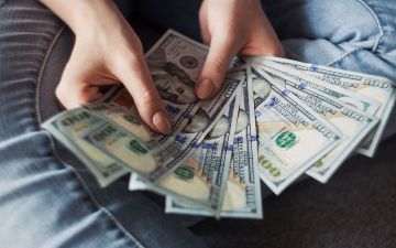 Курс валют на выходные в Узбекистане - повысился 