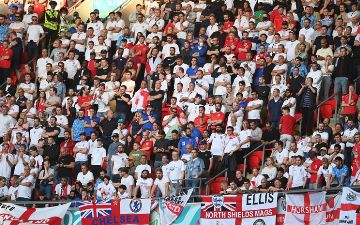 УЕФА разрешил зрителям присутствовать на выездных играх европейских турниров