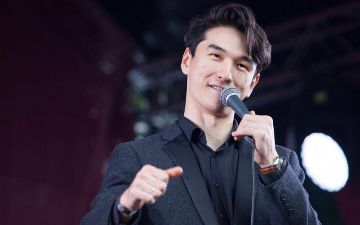 Толпа с украинскими флагами пытается сорвать выступление Нурлана Сабурова в Майами – видео