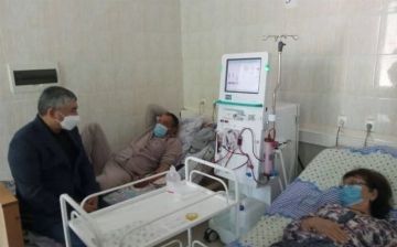 Хокимы областей вслед за президентом начали посещать локальные отделения гематологии — рассказываем, кто сделал визит на этот раз