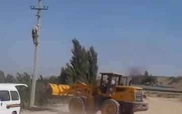 В Андижане сын бизнесмена пытался повалить бетонный столб, на котором электромонтер отключал энергоснабжение предприятия - видео