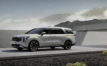 Kia показала салон обновленного Carnival