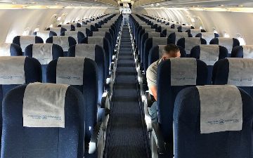 Почему кресла самолетов синего цвета?