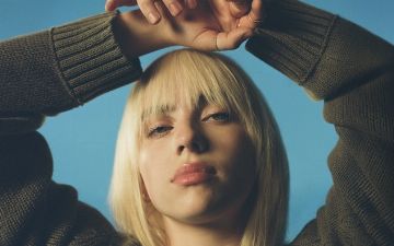 Минимум оверсайза: Билли Айлиш разделась для нового клипа