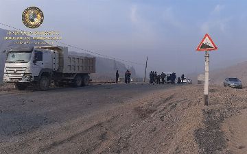 В Фергане водитель Damas выехал на встречную полосу и столкнулся с грузовиком: водитель Damas скончался