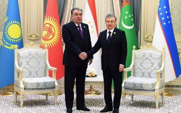 Шавкат Мирзиёев поздравил Эмомали Рахмона с победой на выборах