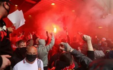 На фанатов «Манчестер Юнайтед» напали ночью в Польше