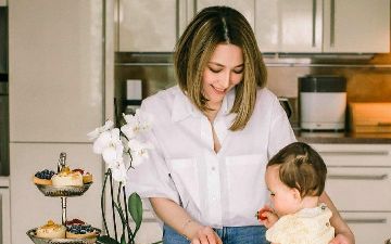 Певица Лола показала свой фирменный рецепт ванильных капкейков – видео 