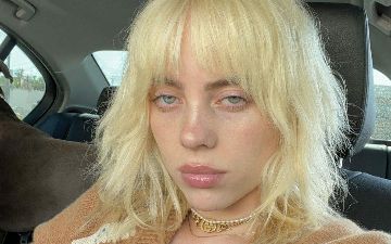 Билли Айлиш готовит кислотные кроссовки с Nike – фото 