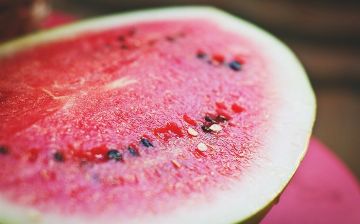 Кому нельзя есть арбузы — рассказал врач