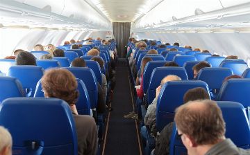 Узбекистанка решила покурить на борту самолета и была оштрафована на миллионы сумов 