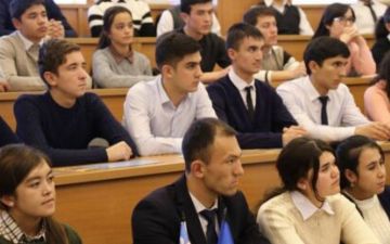 Узбекистанцы, работающие в сфере экономики, смогут поступить в вуз на основе собеседования 