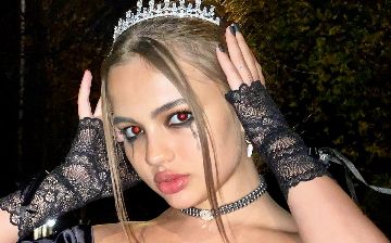 Валя Карнавал набила тату в виде порезов на запястье - фото