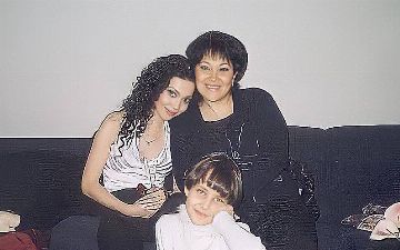 Появилась фотография со свадьбы родителей Райхон 