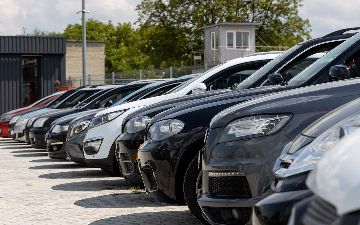 В Узбекистане вдвое снижены пошлины на импорт иномарок