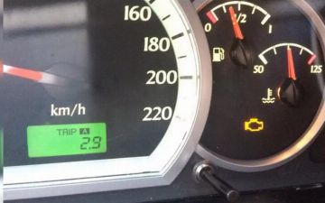 Что означают загадочные буквы «А» и «В» на одометре?