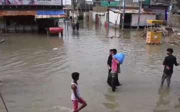 Более 300 жителей Пакистана стали жертвами наводнений