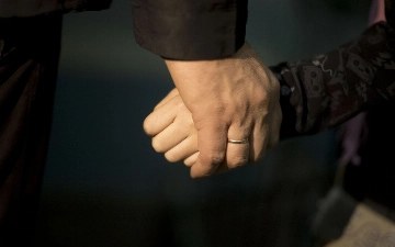 Узбекистанцев начнут наказывать за оставление детей без присмотра за границей