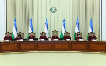 В Узбекистане изменили срок полномочий судей Конституционного суда