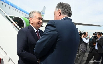 Как Шавката Мирзиёева встретили в Душанбе