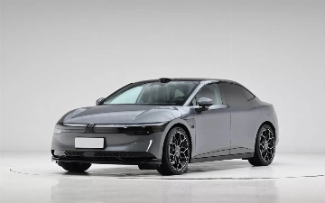 Zeekr 007 смог победить человека в сложном тесте на парковку