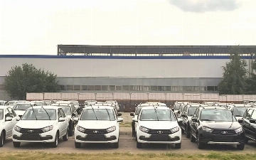 Некомплектные LADA Granta заполняют территорию «АВТОВАЗа»