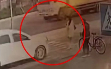 В Бухаре сотрудник УБДД сбил несовершеннолетнюю девушку на переходе